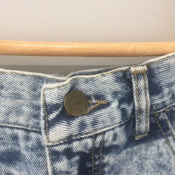 HP 🎉 Guess Stonewash Denim Skirt - Picture 3 of 5